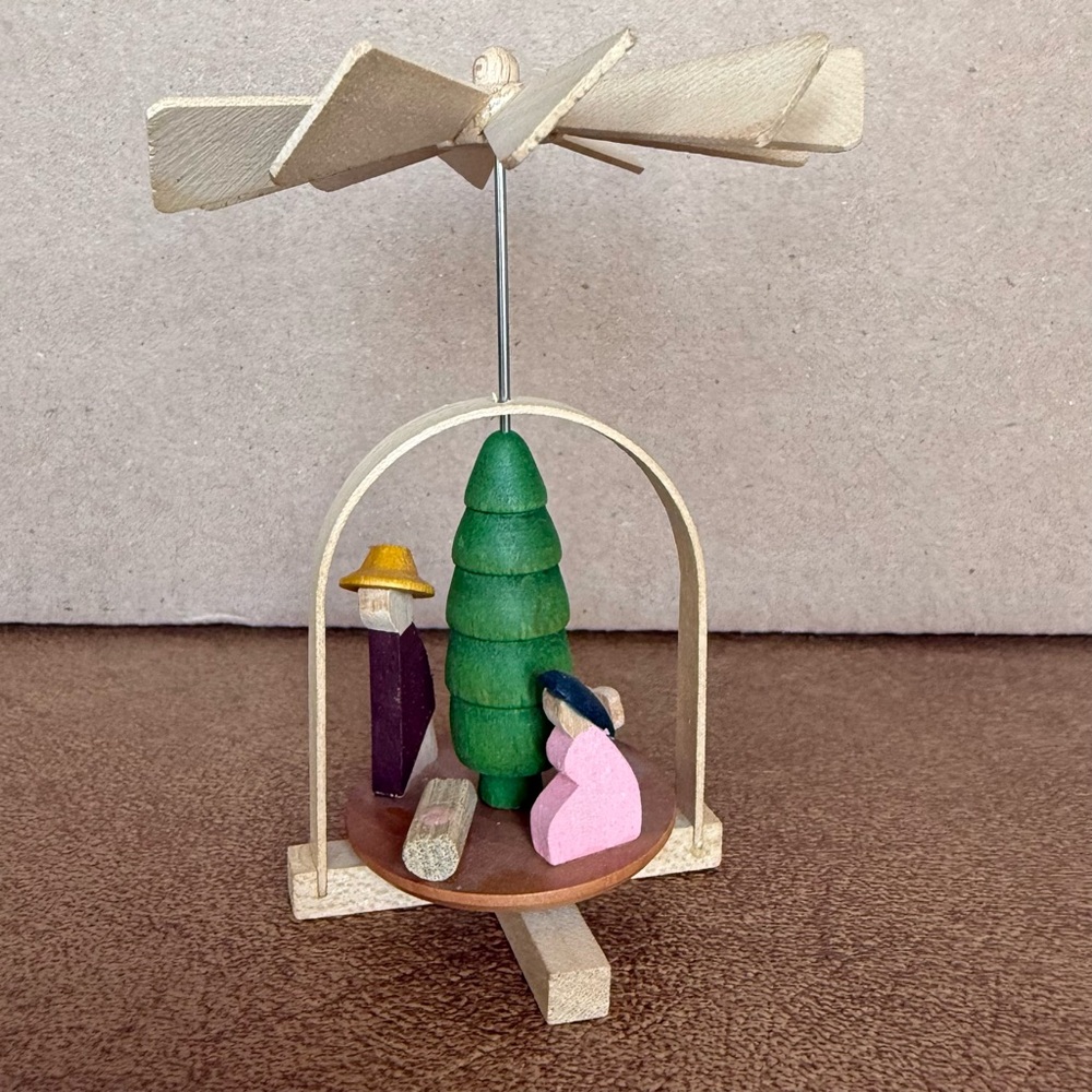 Richard Glaesser Wood Pyramid Spinner Germany Mini Warm Air Miniature Nativity
